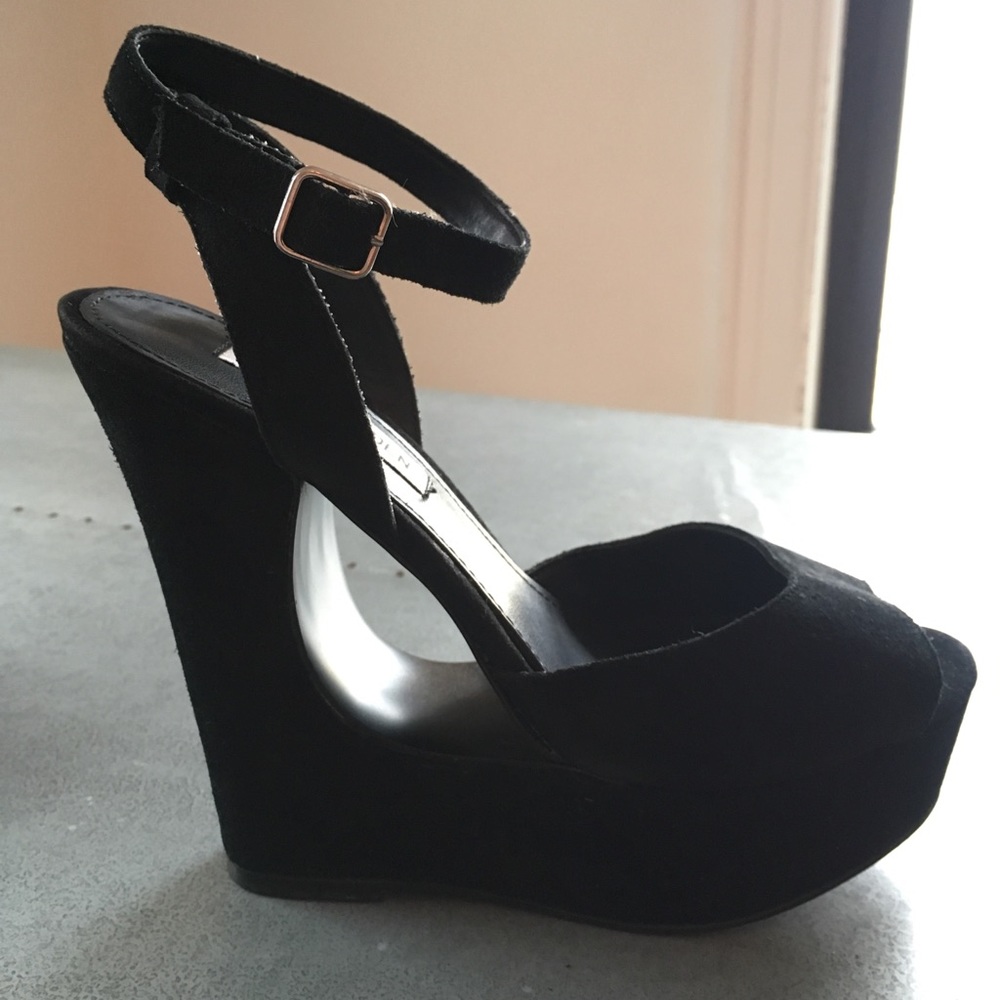 Steve Madden suede, cut-out heel w/ankle strap.